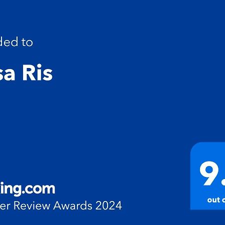 ホテル Casa Ris Târgu Jiu エクステリア 写真