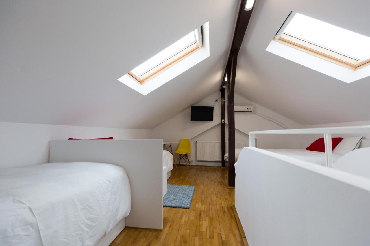 ホテル Casa Ris Târgu Jiu エクステリア 写真