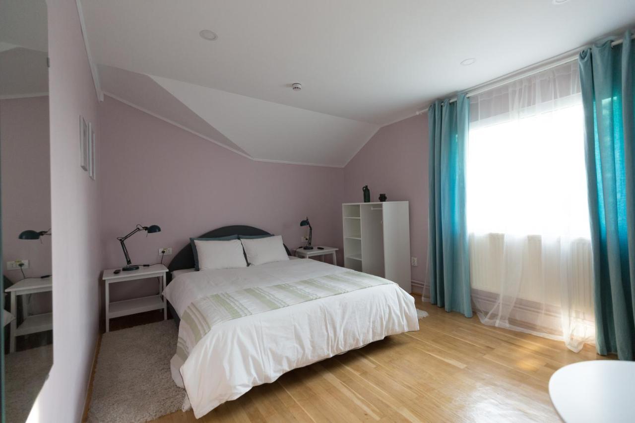ホテル Casa Ris Târgu Jiu エクステリア 写真