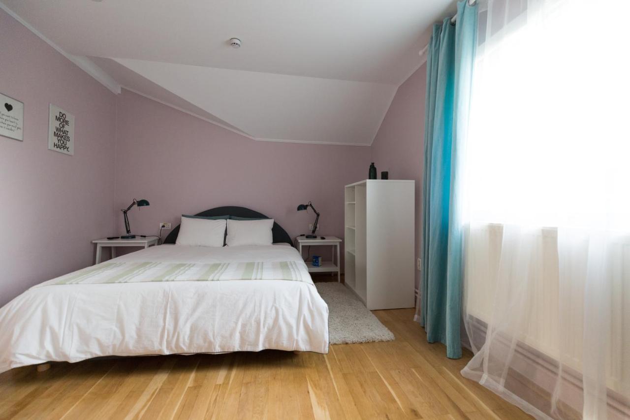 ホテル Casa Ris Târgu Jiu エクステリア 写真