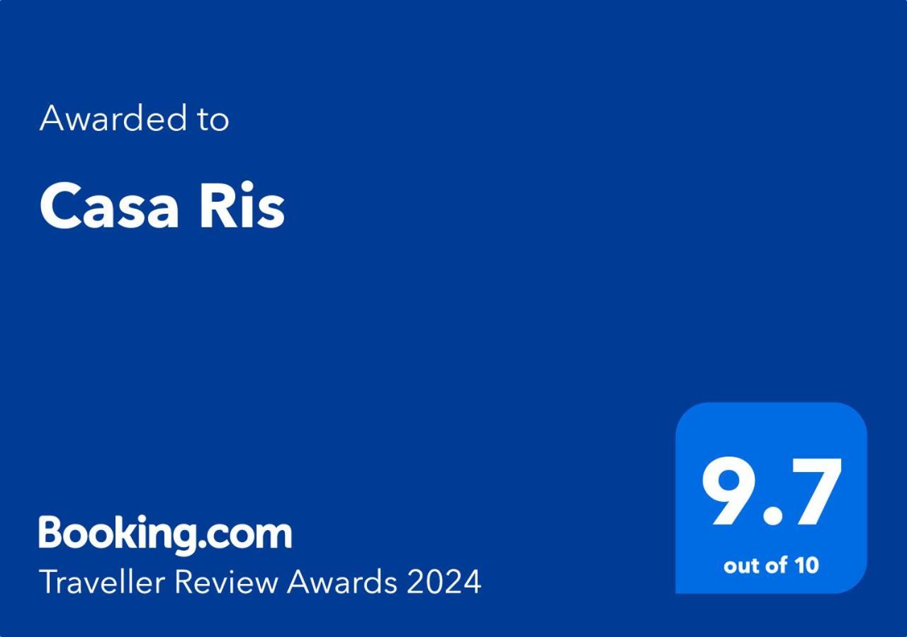 ホテル Casa Ris Târgu Jiu エクステリア 写真